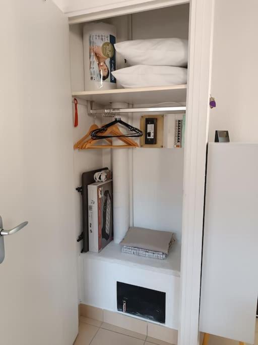 Studio Renove Dans Residence De Vacances Avec Grande Piscine Chauffee, Parking Et Terrasse Agde Buitenkant foto