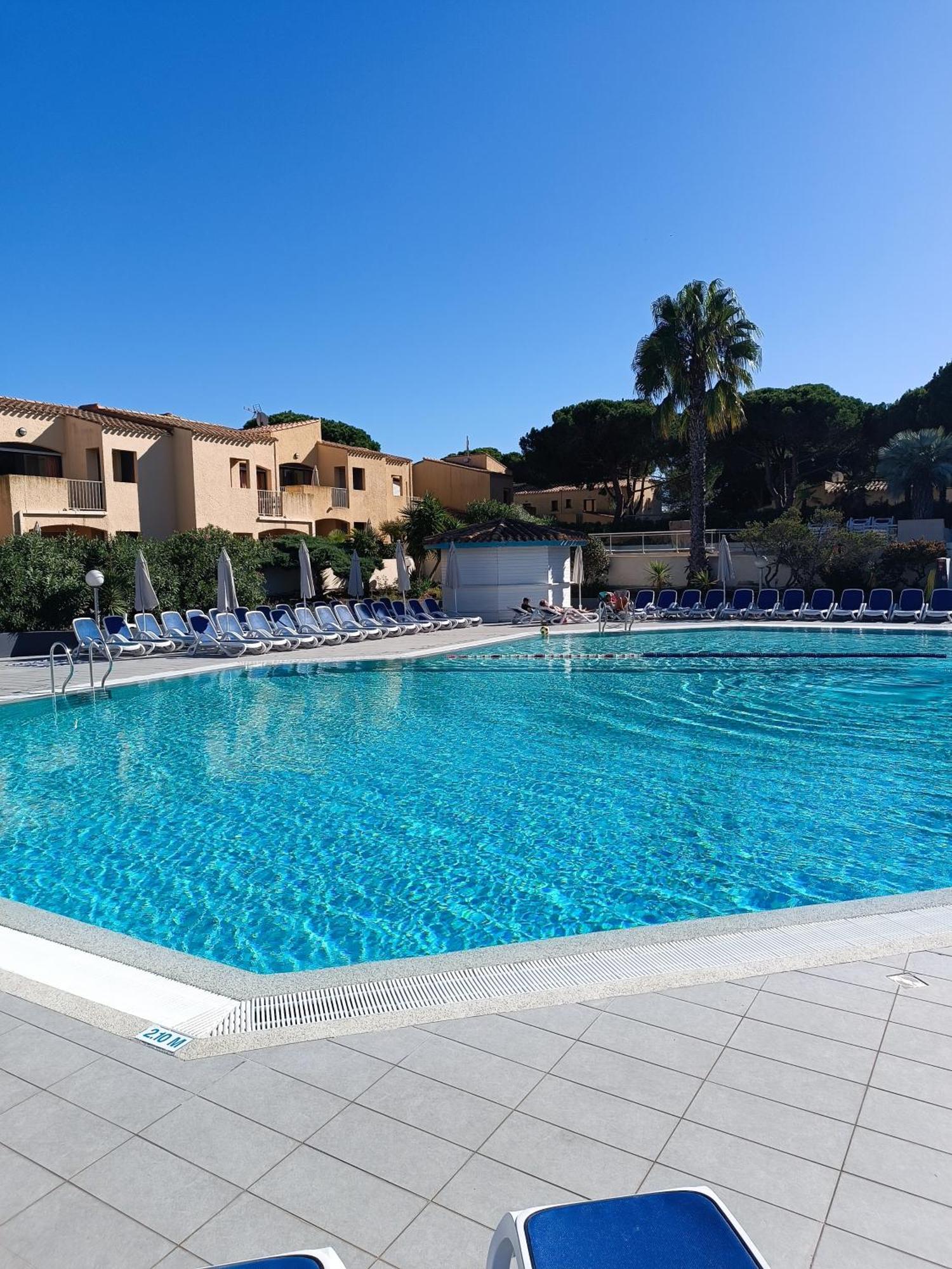 Studio Renove Dans Residence De Vacances Avec Grande Piscine Chauffee, Parking Et Terrasse Agde Buitenkant foto
